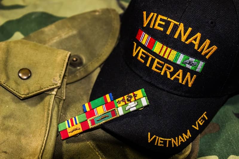 Vietnam Veterans Hat, Service Ribbons & Pouches-cm